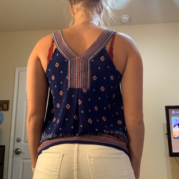 Blue pattern top - Picture 4 of 8